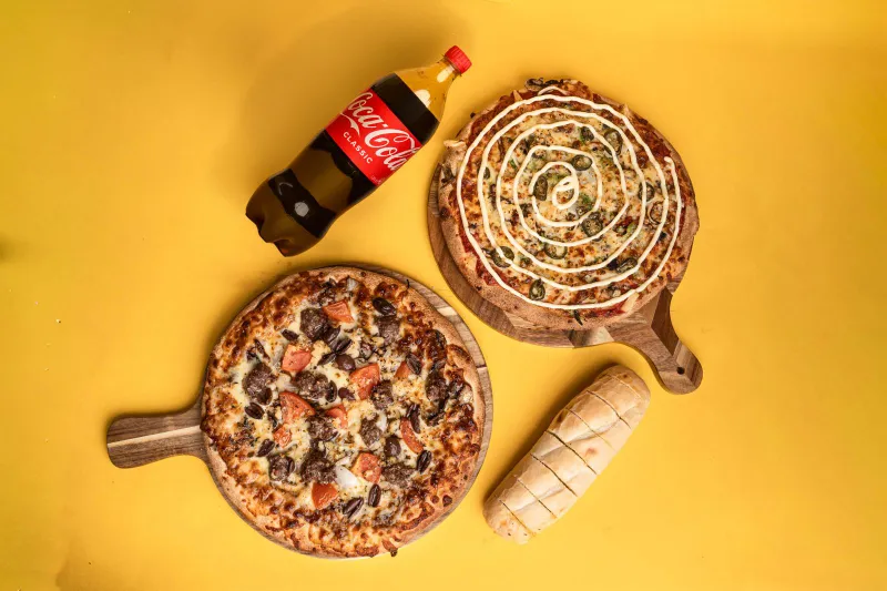 Deal 4 - 2 x Family Pizzas, 1 x Garlic Bread, 1 x Soft Drinks -1.25L