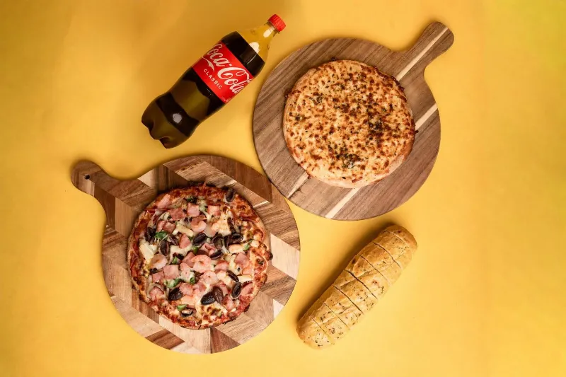 Deal 3 - 2 x Small Pizzas, 1 x Garlic Bread, 1 x Soft Drinks -1.25L
